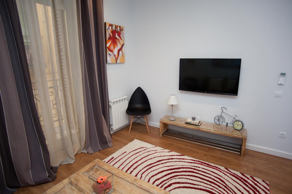Sol Gran Via Apartment Madrid Bagian luar foto